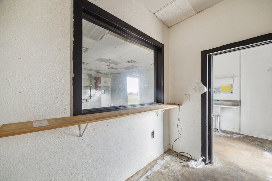 More Photos Of 8620 Grand Mission Blvd, Richmond Storefront For Lease