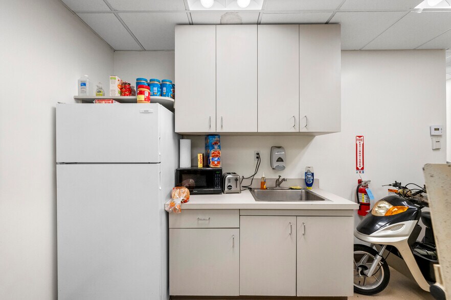 More Photos Of 103 E Stetson Ave, Hemet Bank For Sale