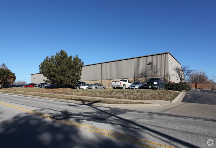 More Photos Of 8875 Rosehill Rd, Lenexa Health Club For Sale