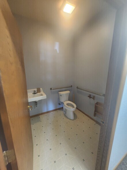 More Photos Of 301 N Main St, Pine Island Office For Sale