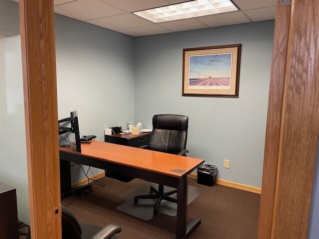 More Photos Of 10091 Dogwood St NW, Coon Rapids Office For Sale