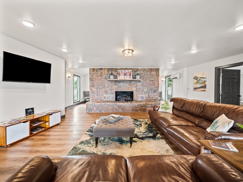 More Photos Of 896 Mount Riante Rd, Hot Springs Specialty For Sale