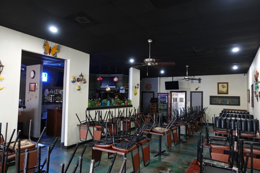 More Photos Of 119-121 E 3rd St, Taylor Freestanding For Sale