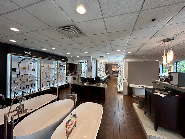 More Photos Of 8150 Lehigh Ave, Morton Grove Warehouse For Sale