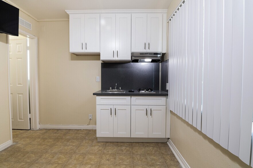 More Photos Of 1930 S Oxford Ave, Los Angeles Apartments For Sale