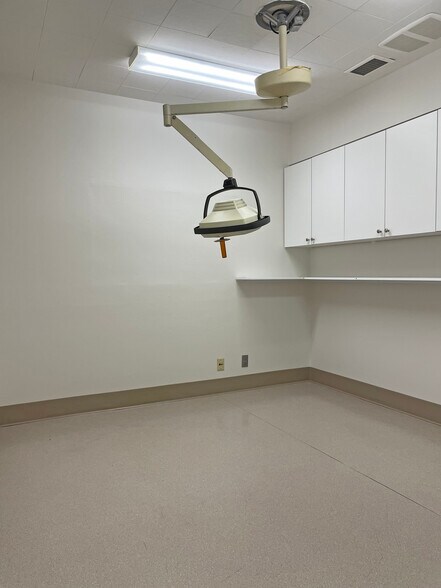 More Photos Of 940-948 NE 102nd Ave, Portland Medical For Sale