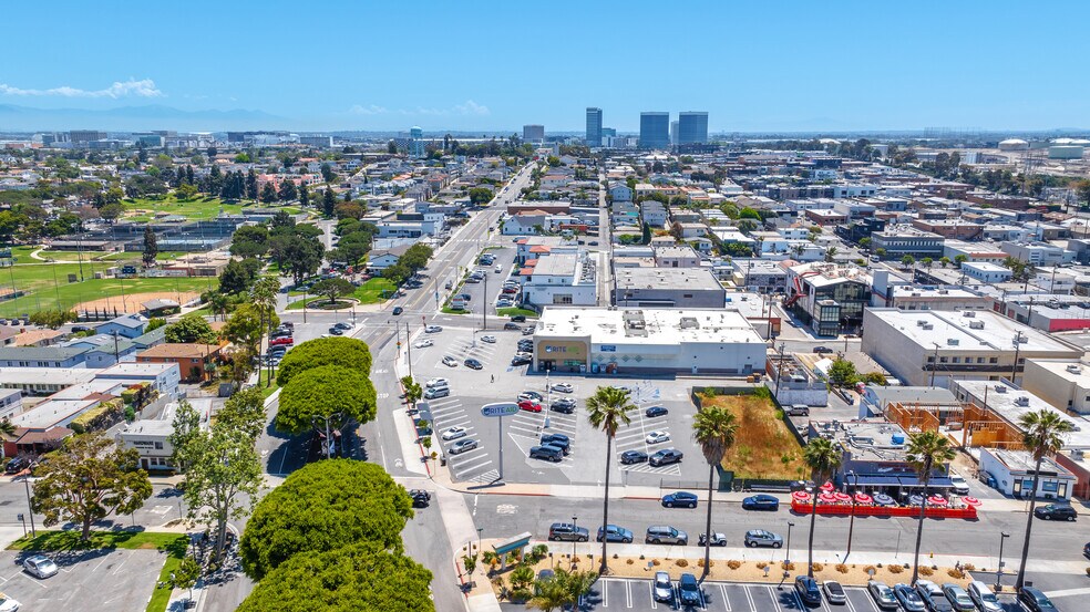 More Photos Of 220 E Grand Ave, El Segundo Supermarket For Lease