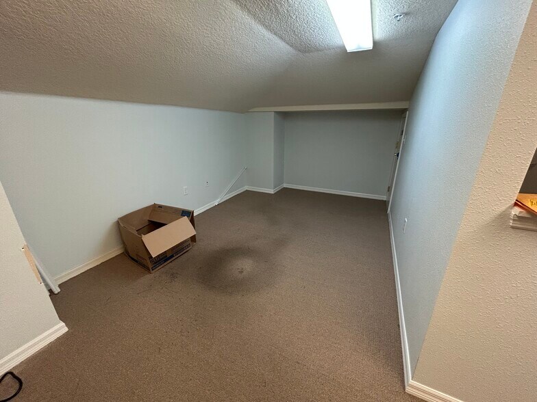 More Photos Of 37914 Daughtery Rd, Zephyrhills Medical For Sale