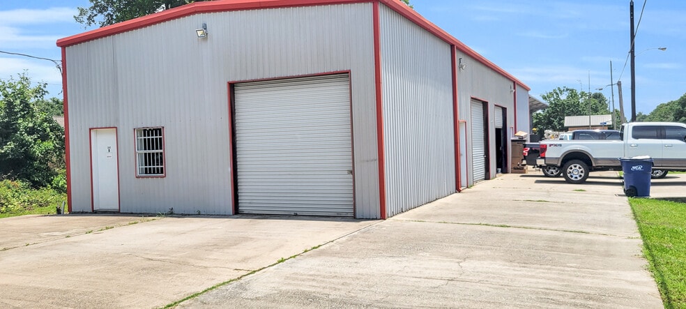 More Photos Of 340 Mechanic St, Tomball Light Distribution For Lease