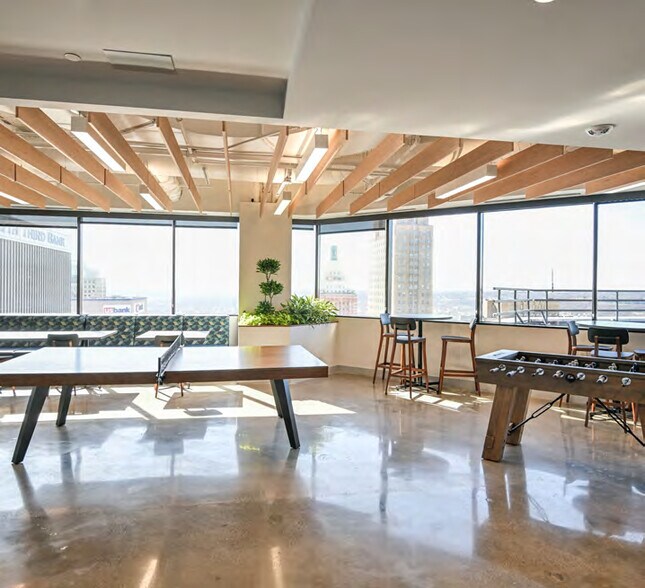 More Photos Of 600 Vine St, Cincinnati Office For Lease