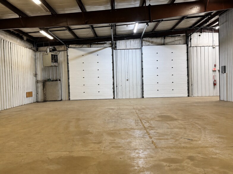 More Photos Of 44 Bates Pond Rd, Canterbury Warehouse For Lease
