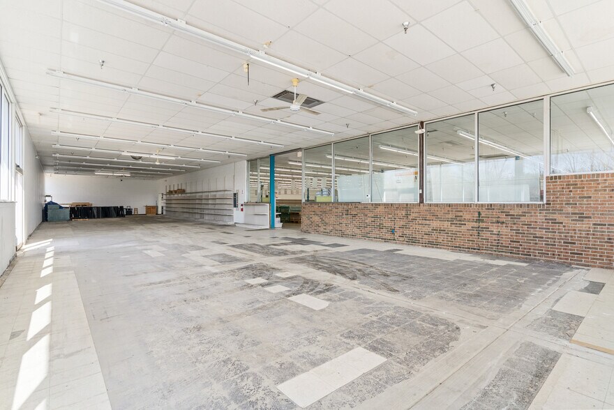 More Photos Of 5054 Miller Rd, Flint Freestanding For Sale