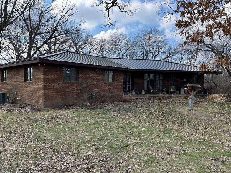 More Photos Of 2601 Iverson Rd, Stoughton Warehouse For Lease