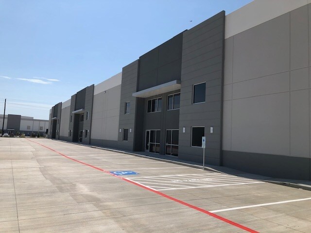 More Photos Of 4219 Clay Commerce Dr, Katy Warehouse For Lease