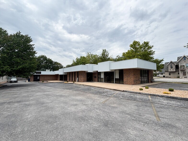 Primary Photo Of 2053 S Waverly Ave, Springfield Office For Sale