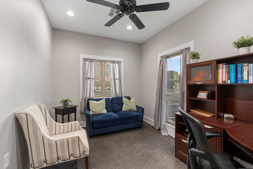 More Photos Of 9518 Tioga Dr, San Antonio Office For Sale