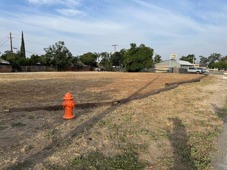 More Photos Of 24769 5th St, San Bernardino Office For Sale