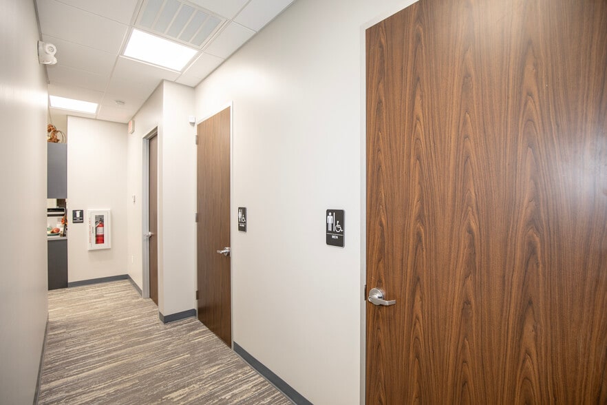 More Photos Of 2605 Columbia Memorial Pky, Kemah Office For Lease
