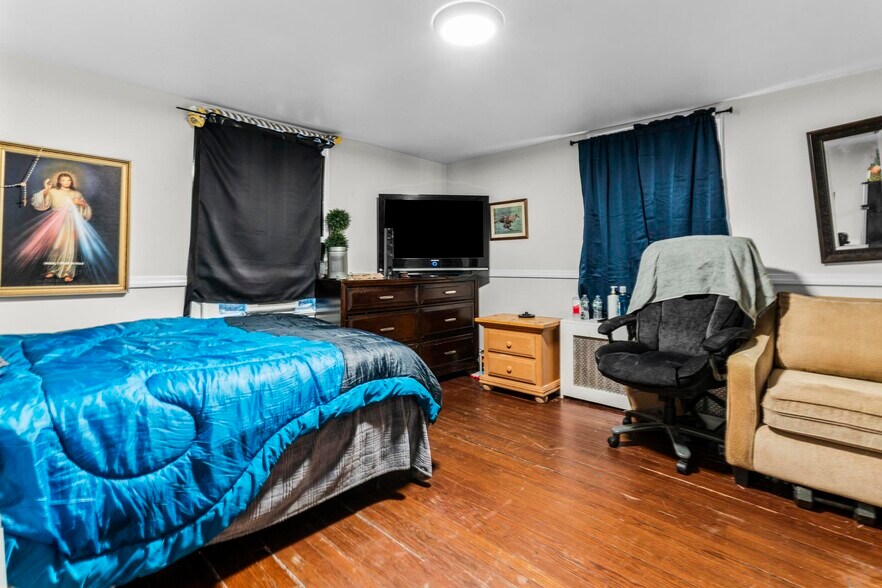 More Photos Of , Norwalk Unknown For Sale