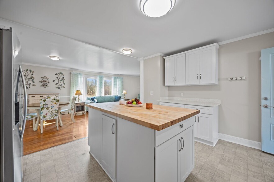 More Photos Of 10612 Durham Rd, Timberlake Flex For Sale