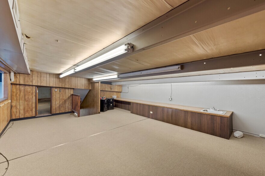 More Photos Of 225 W Lockhart Ave, Coos Bay Warehouse For Sale