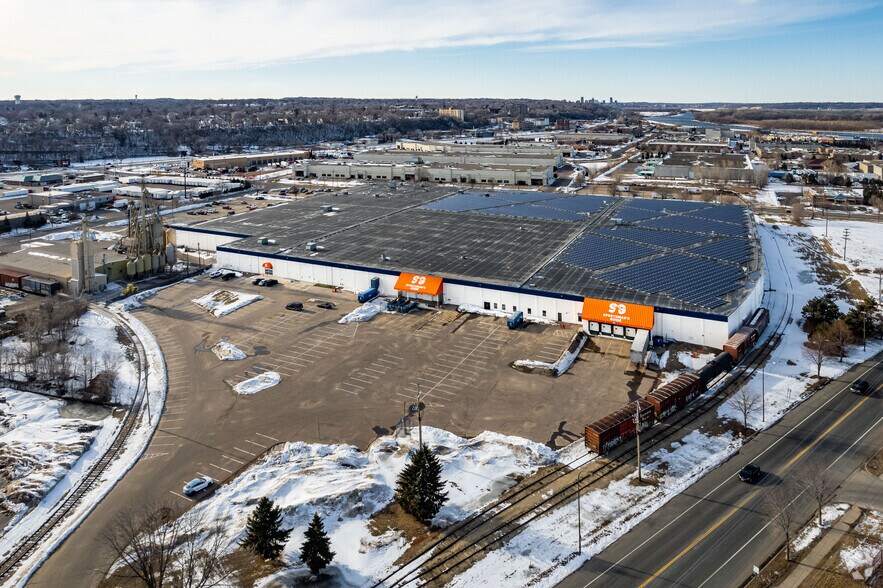 More Photos Of 411 Farwell Ave, South Saint Paul Distribution For Lease