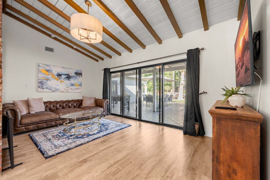 More Photos Of 5932 Lubao Ave, Woodland Hills Healthcare For Lease