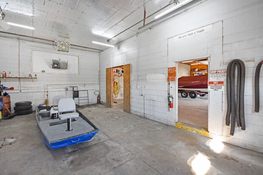 More Photos Of 100 W Falcon Hwy, Flanagan Flex For Sale