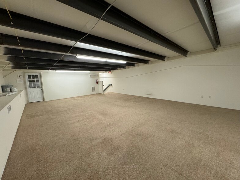 More Photos Of 6626 Gordon Rd, Wilmington Office For Sale