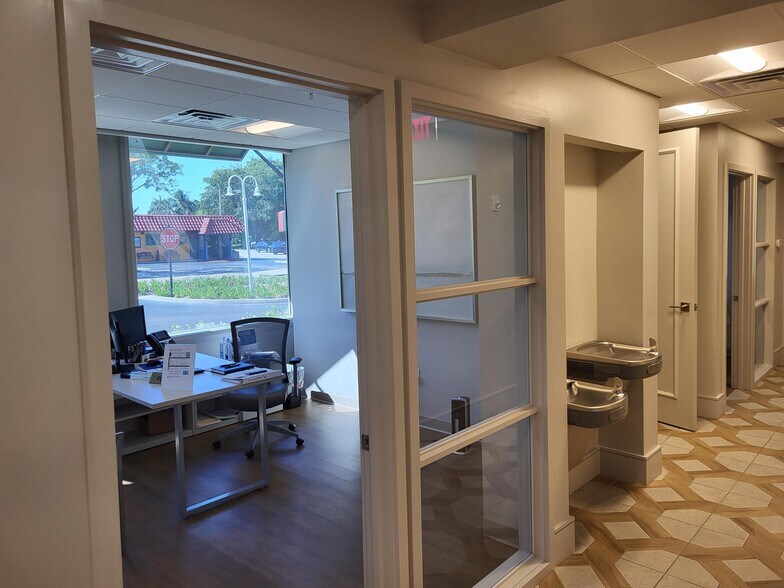 More Photos Of 3200 Tamiami Trl N, Naples Storefront Retail Office For Lease