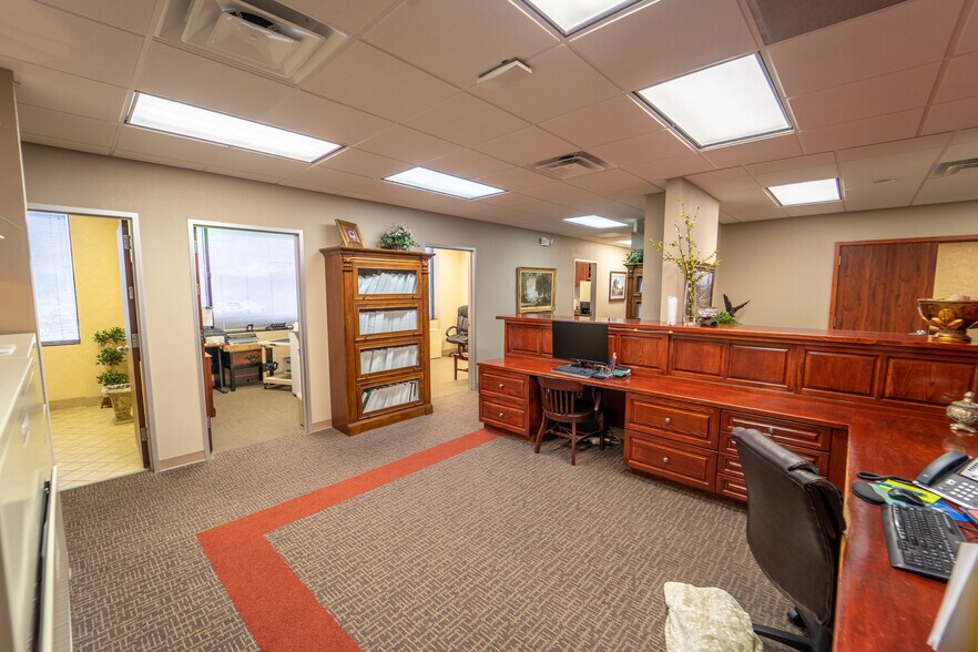 More Photos Of 115 Medical Dr, Victoria Medical For Sale