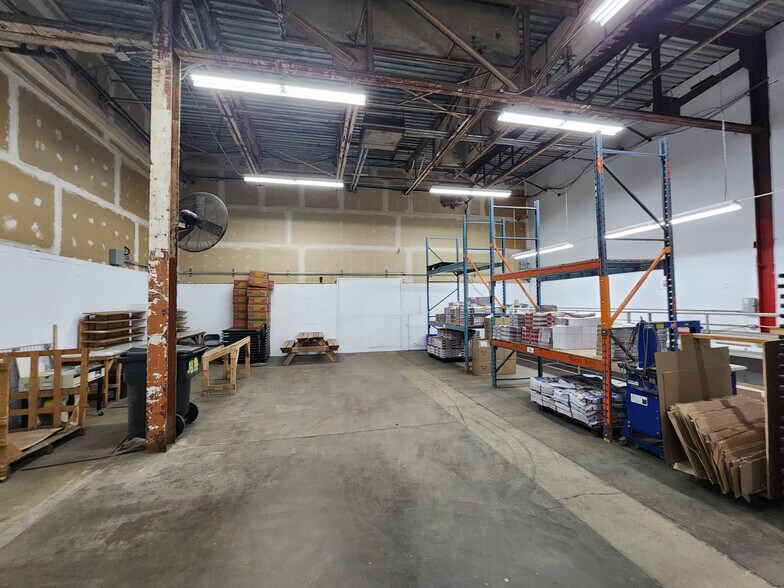 More Photos Of 645 St Du Père-Daniel, Trois-Rivières Warehouse For Lease