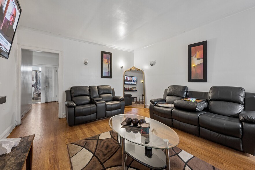 More Photos Of 8018-8020 S Eberhart Ave, Chicago Apartments For Sale