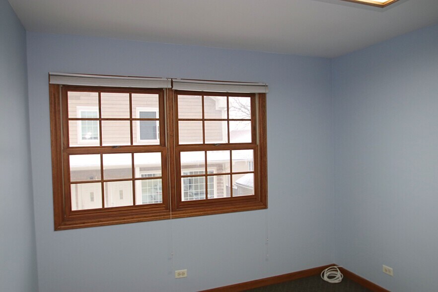 More Photos Of 34 W Grand Ave, Fox Lake Loft Creative Space For Lease