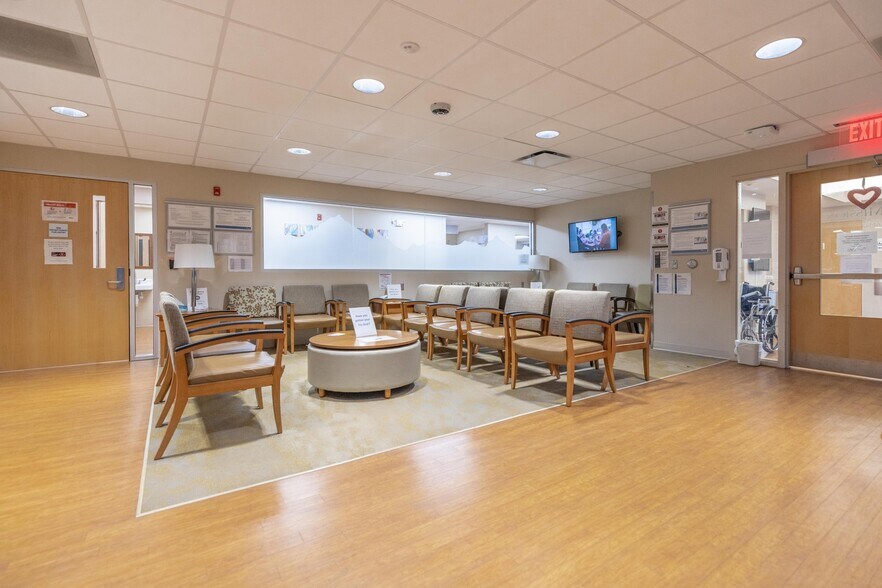 More Photos Of 41 Oakland Rd, Asheville Medical For Sale