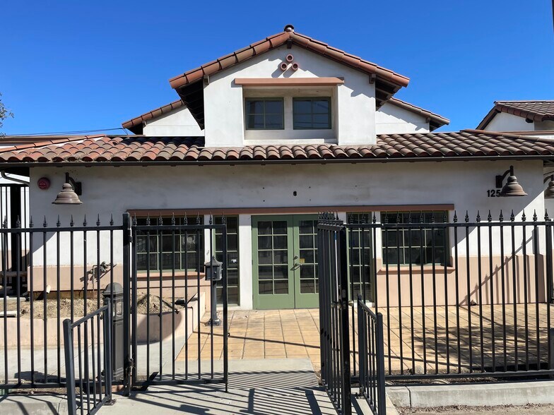 More Photos Of 125 S 10th St, Santa Paula Restaurant For Lease