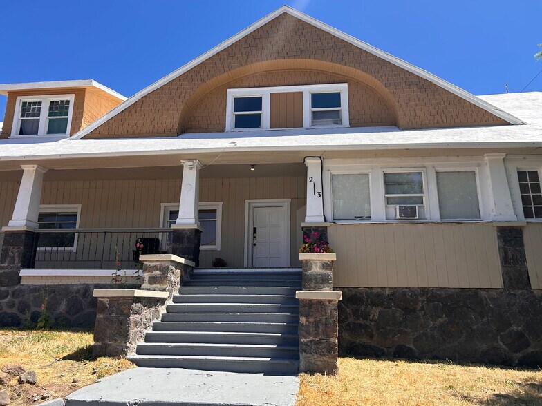 Primary Photo Of 213 Cedar St, Klamath Falls Apartments For Sale