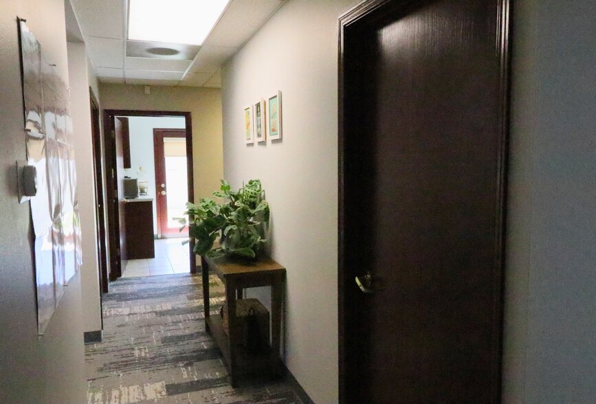 More Photos Of 9629 N Colfax Rd, Spokane Office For Sale