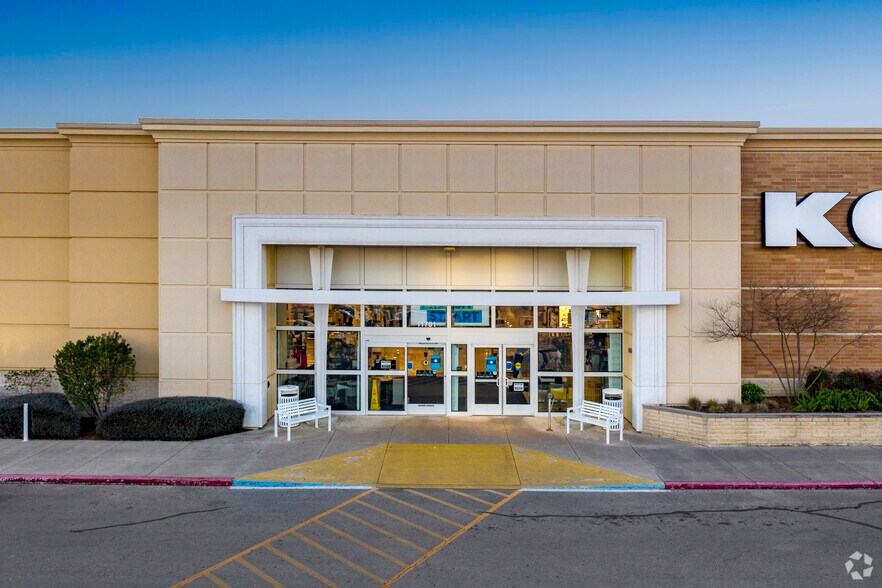 More Photos Of 11309-11323 Bandera Rd, San Antonio Unknown For Lease