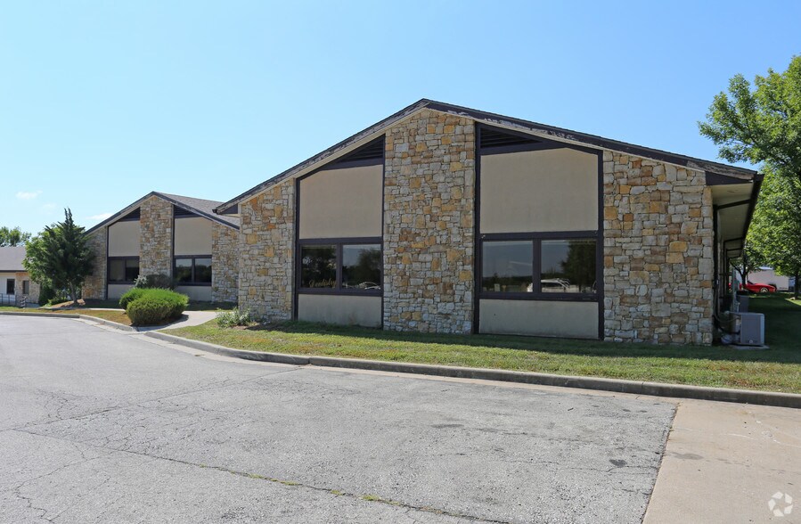 More Photos Of 13460 S Arapaho Dr, Olathe Unknown For Lease