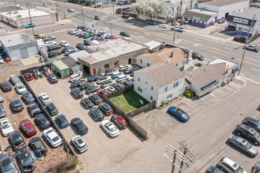 More Photos Of 5651-5661 Merrick Rd, Massapequa Auto Repair For Sale