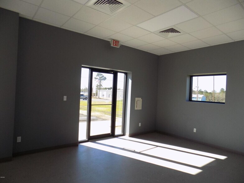 More Photos Of 1575 W Central Ave, Wiggins Office For Sale