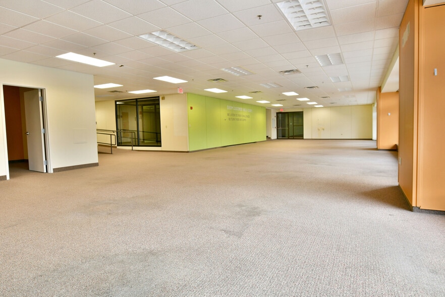 More Photos Of 108 Main Ave SW, Warren Office Residential For Lease