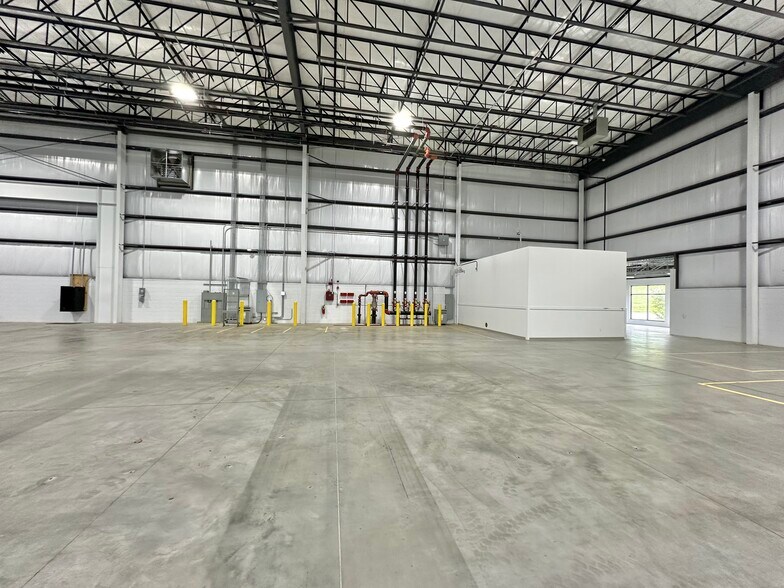 More Photos Of 1521 Mountain Rd, Andersonville Distribution For Lease