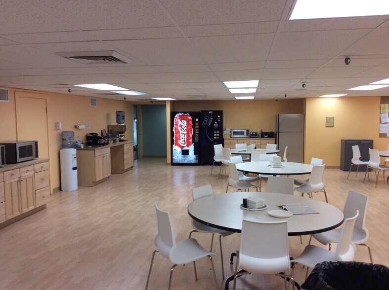 More Photos Of 80 Pickett District Rd, New Milford Manufacturing For Lease