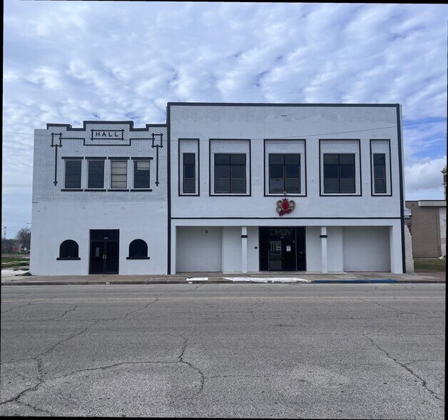 More Photos Of 423 Procter St, Port Arthur Office Residential For Lease