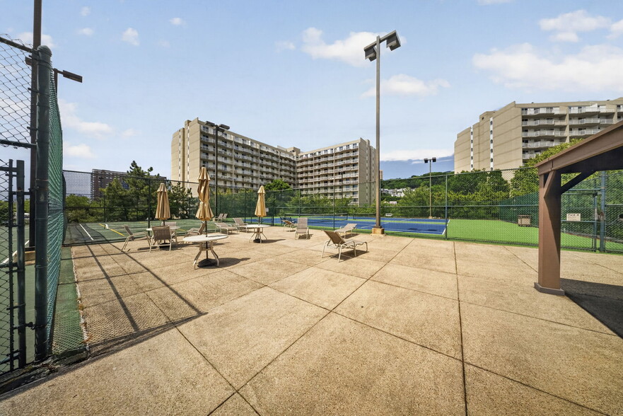 More Photos Of 1033-1077 River Rd, Edgewater Apartments For Sale