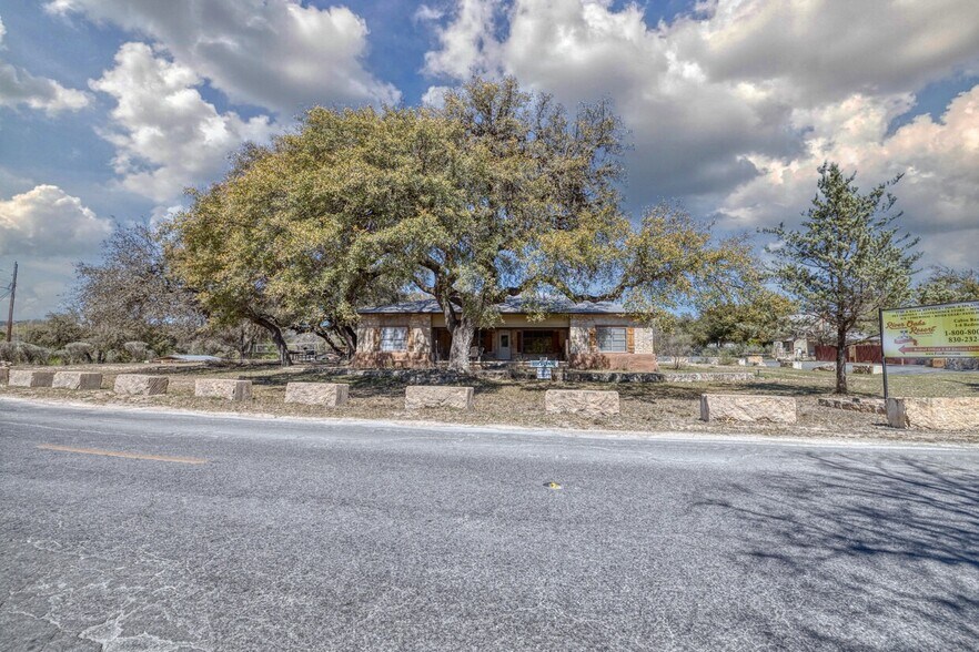 More Photos Of 49 Encino Dr, Concan Convenience Store For Sale