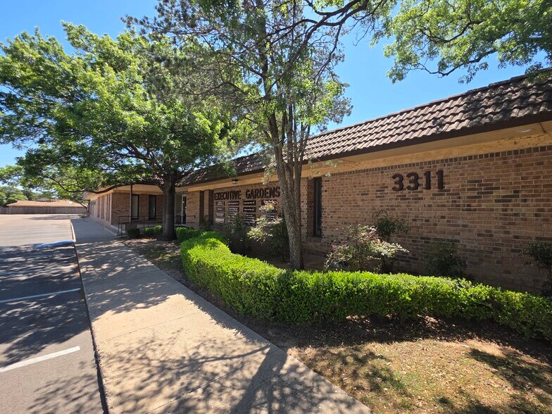 More Photos Of 3311-3313 81st St, Lubbock Medical For Lease