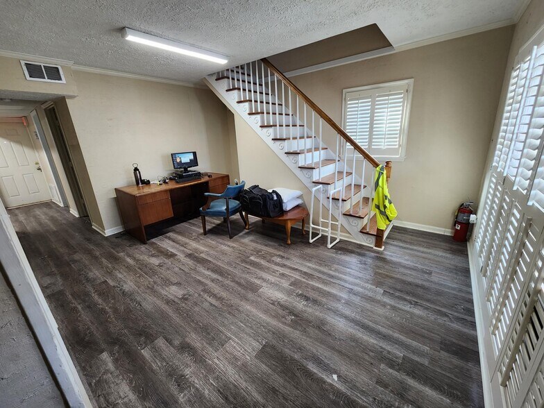 More Photos Of 900 Baker Ave, Augusta Office For Sale